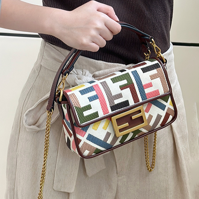fendi baguette mini embroidered shoulder handbag